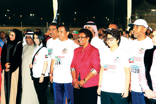 "نعيمة الأحمد الصباح وكبار الحضور والفنانات والمشاركين في المارثون\t البيان"