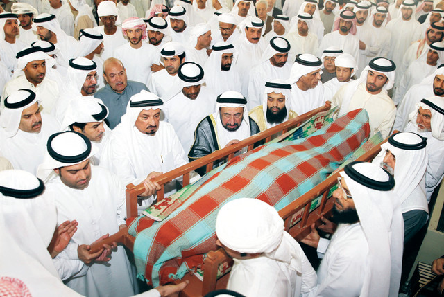 "سلطان القاسمي وحميد النعيمي وسعود بن صقر يشيعون الفقيد عبد الله عمران بحضور عمار النعيمي وراشد بن سعود المعلا ونهيان بن مبارك\tوام"