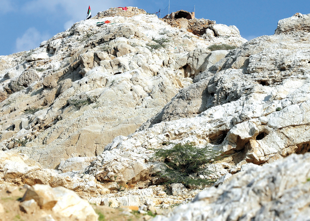 "القصر الأسطورة في أعلى الجبل - تصوير - محمد حنيف"