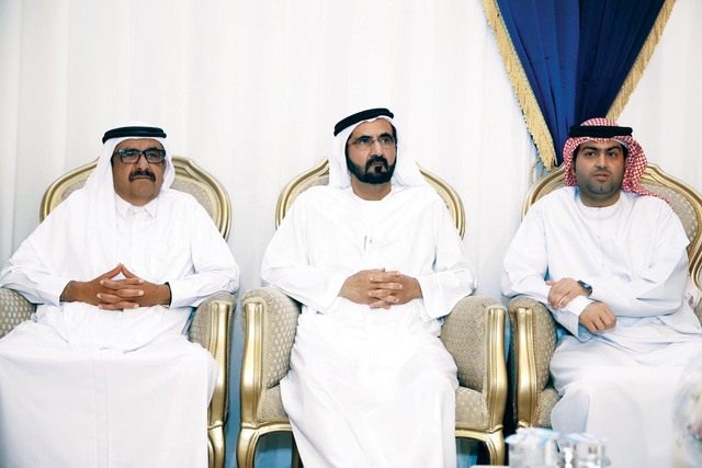 "سموه وحمدان بن راشد خلال العزاء"
