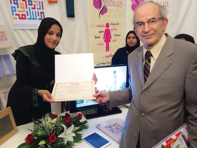 "هبة حسين تعرض مشروعها"