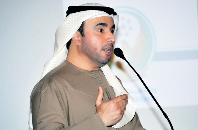 "الريسي يعرض مبادرات الخدمات الالكترونية والاتصالات"