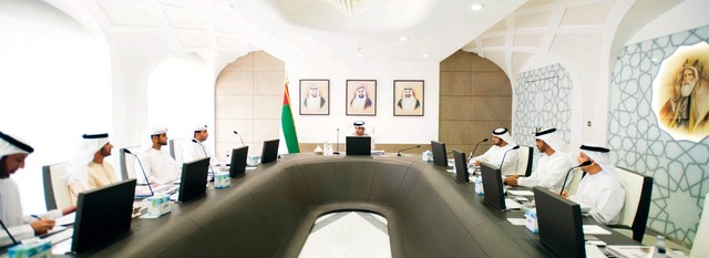"هزاع بن زايد لدى ترؤسه اجتماع الهيئة\t وام"