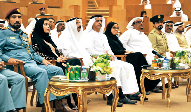"سيف بن زايد والمر والرومي وبلحيف والمزروعي وضاحي والشعفار والعبيدلي\t\tمن المصدر"