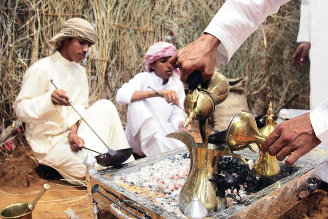 "التأكيد على نقل ثقافة «السنع» إلى فئة الشباب \t البيان"
