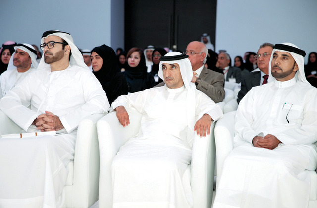 "سعيد بن مكتوم ومحمد القرقاوي وسلطان السبوسي"