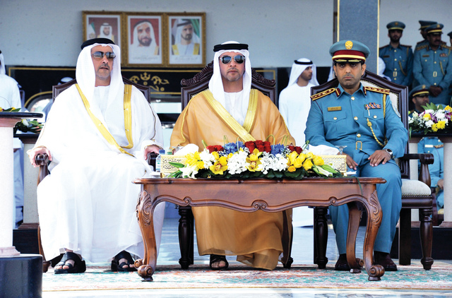 "هزاع وسيف بن زايد وسيف علي الكتبي خلال حفل التخريج"