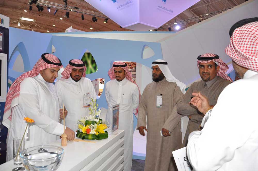 سعودي يبتكر قناة تلفزيونية لتخريج علماء للفيزياء وطرد الخوف من التجارب .!!