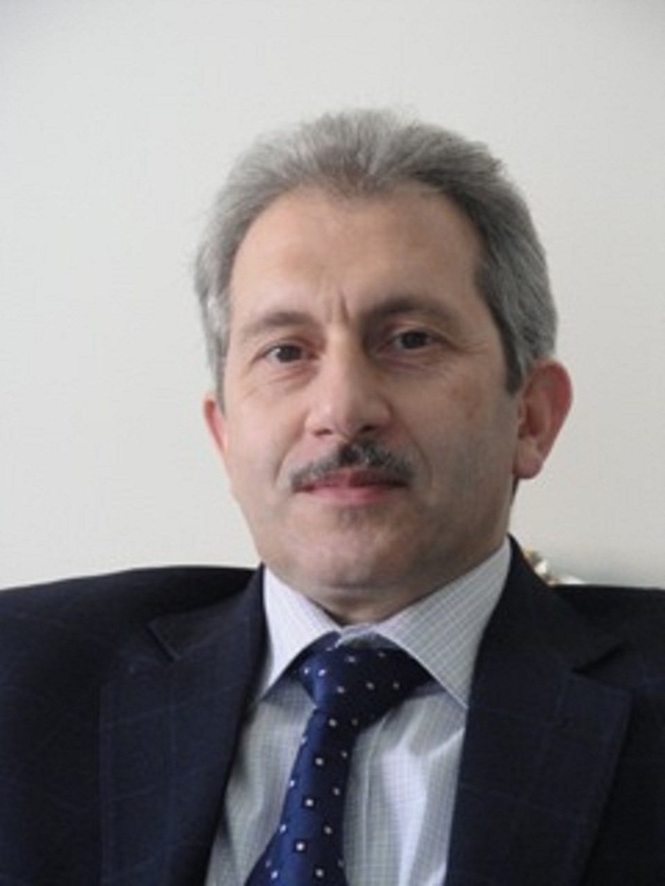 "الدكتور أحمد تقي الدين"