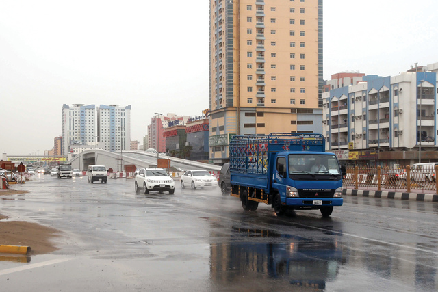 "أمطار الخير في عجمان\t تصوير: يونس يونس، حنيف، بابو"