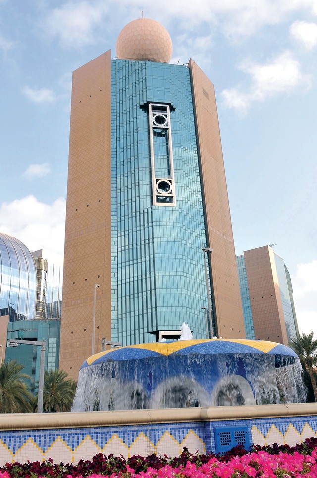 "حلول ذكية قدمتها اتصالات للتوافق مع الاستراتيجية الوطنية \tالبيان"