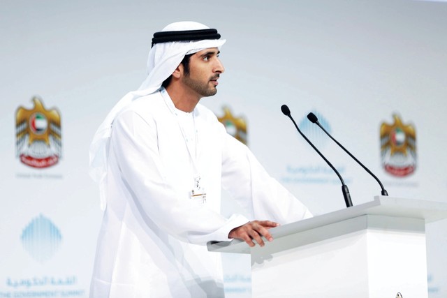 "حمدان بن محمد خلال اطلاق مبادرة حكومة دبي نحو 2021 \t\t تصوير: خليفة اليوسف"
