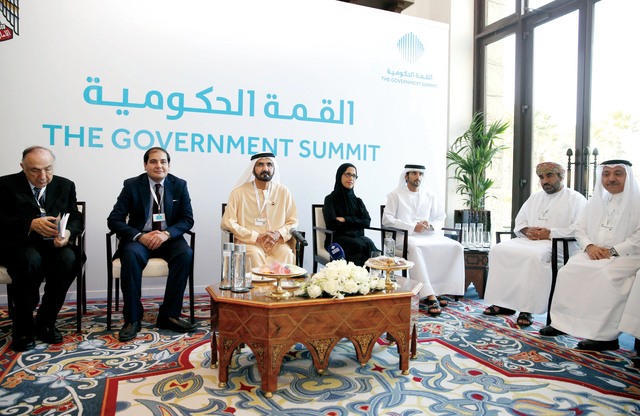 "محمد بن راشد خلال اللقاء بحضور حمدان بن محمد   \tتصوير: سيف محمد ومحمد هشام"