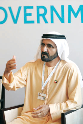 "محمد بن راشد متحدثاً للإعلاميين"