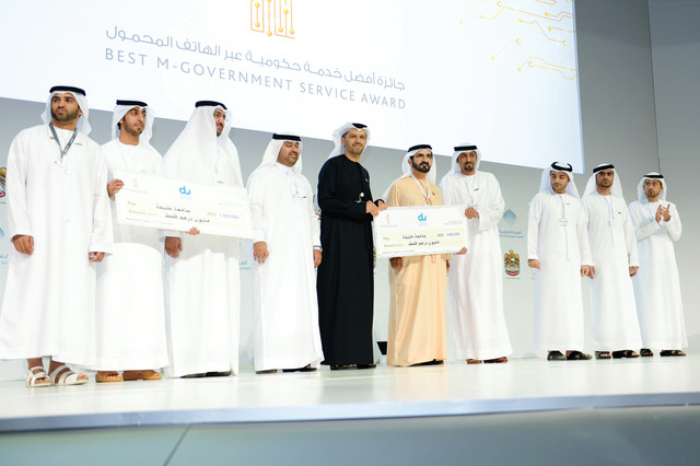 "تكريم جامعة خليفة"
