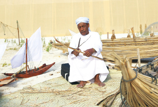 "إبراز مهارات الأجداد في المهارات الحرفية"