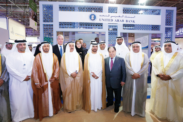 "نائب حاكم الشارقة والقطامي وعدد من المسؤولين\t البيان"