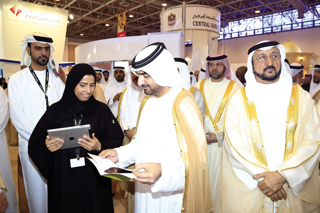 "...وسموه يناقش احدى المشاركات \tالبيان"
