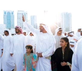 "محمد بن زايد وعمار النعيمي ومنصور بن زايد"