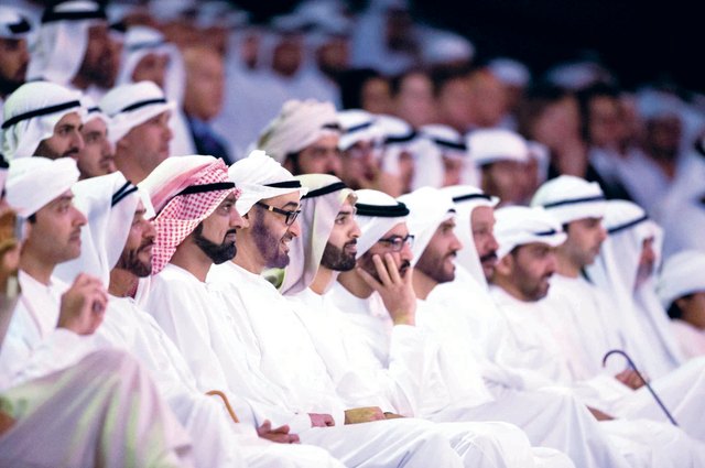 ".. ويتابع فعاليات الحفل"