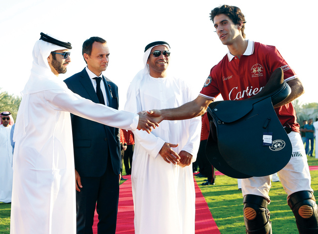 "منصور بن محمد يتوج كارتييه بكأس البطولة"