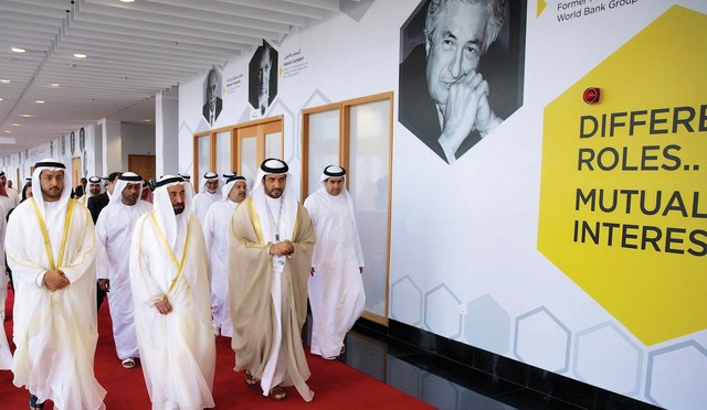 "حاكم الشارقة يتفقد التجهيزات والمرافق والخدمات المتنوعة واللوحة التأبينية لعبد الله عمران تريم"