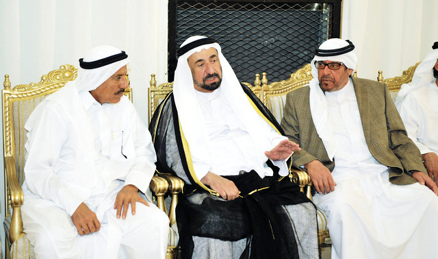 "سلطان القاسمي يقدم واجب العزاء لخلف بن أحمد العتيبة بحضور خلف الحبتور"