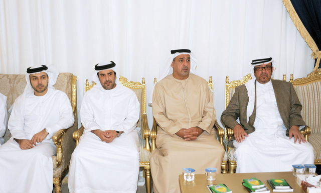 "سلطان بن خليفة يعزي في وفاة المر بن خلف العتيبة"