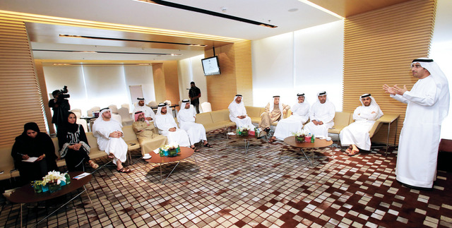 "ناصر الهاملي متحدثاً مع الإعلاميين عن برنامج الوزارة تحت شعار «الانتقال من تقييم الخدمات إلى صياغة المبادرات الوطنية»\tتصوير - مجدي اسكندر"