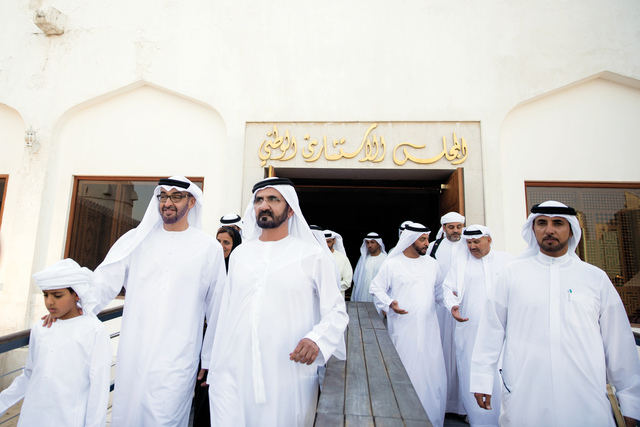 "محمد بن راشد ومحمد بن زايد وحمدان بن زايد  وزايد بن محمد خلال الجولة"