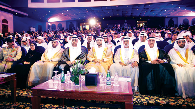 "حمدان بن محمد خلال التخريج بحضور نهيان بن مبارك والرومي والشيباني والمزينة وبن حميدان والعور والنعيمي \t\t\t\t تصوير: محمد هشام"