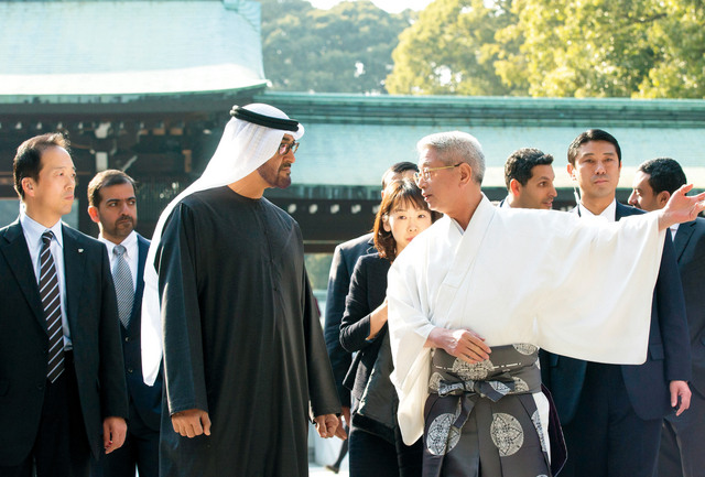 "..ويتعرف إلى جوانب من شخصية الإمبراطور ميجي برفقة حامد وعبدالله بن زايد وخلدون المبارك"