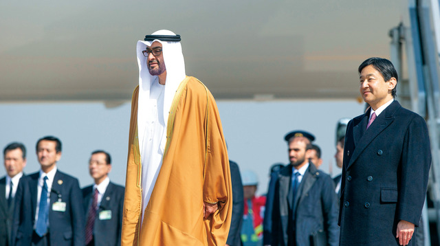 "محمد بن زايد لدى وصوله إلى طوكيو وفي استقباله ولي عهد اليابان \t وام"