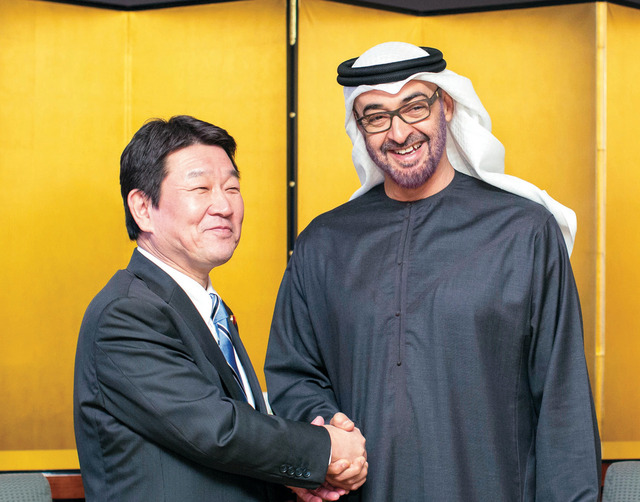 "ولي عهد أبوظبي مستقبلا الوزير الياباني"