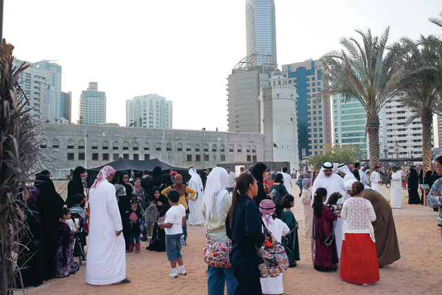 "فعاليات المهرجان استقطبت الزوار"