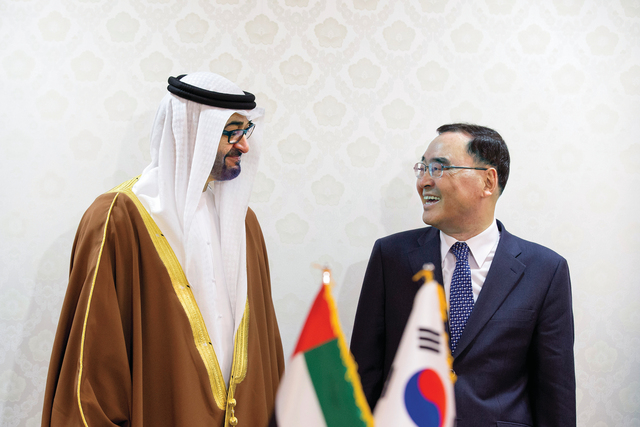 "محمد بن زايد خلال لقائه رئيس الوزراء الكوري الجنوبي \t وام"