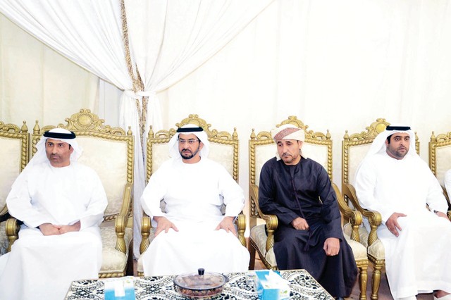 "حمدان بن زايد يقدم واجب العزاء لأسرة الفقيد سيف القبيسي"