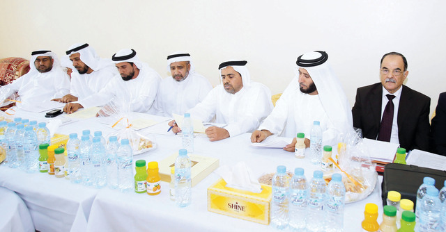 "من اجتماع جمعية الصيادين في أم القيوين \t تصوير: يونس يونس"