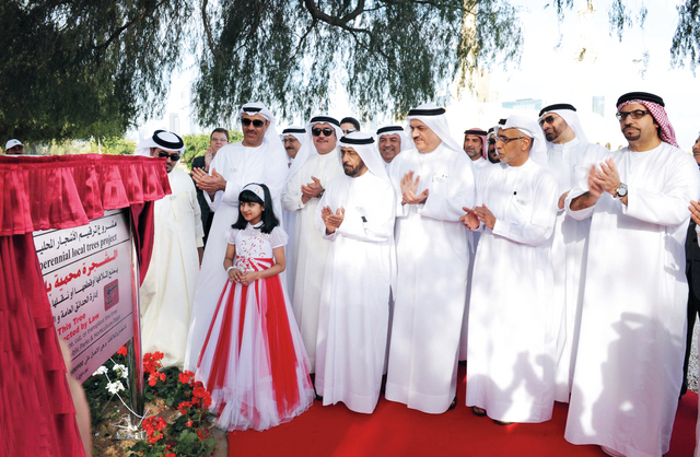 "لوتاه يُدشّن مشروع ترقيم الأشجار بحضور مديري الإدارات بالبلدية \t البيان"