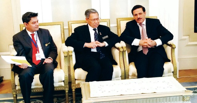 "خلال المحادثات مع وزير التجارة الماليزي \t من المصدر"