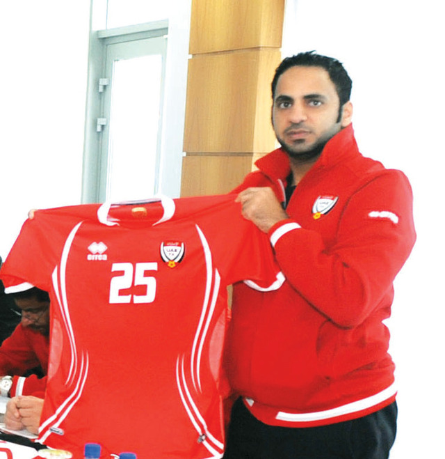 "منتخبنا بالأحمر أمام أوزبكستان"