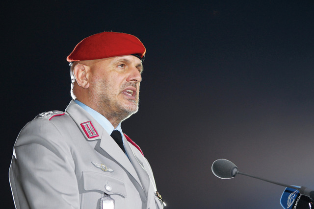 "ممثل السيزم يلقي كلمته"