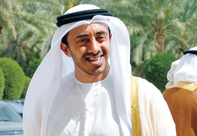 "عبدالله بن زايد لدى توجهه لحضور الاجتماع \t أ.ف.ب"
