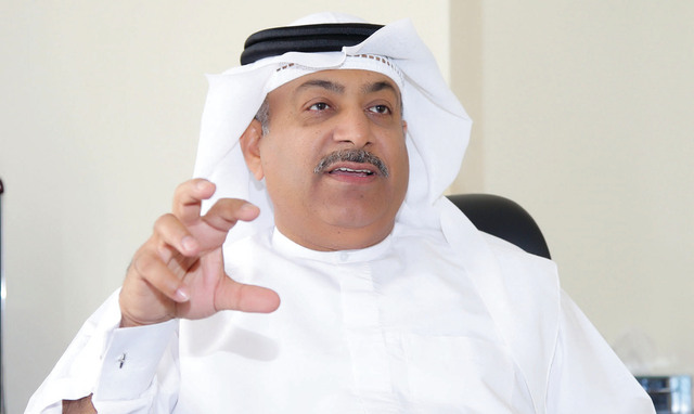 "عوالم غنية بالمعلومات عكسها حديث أحمد سالم تصوير: يونس يونس"