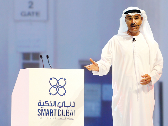 "حسين لوتاه خلال اطلاق استراتيجية دبي\t\t تصوير- محمد هشام"