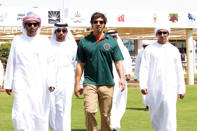 "منصور بن زايد خلال حضوره السباق"