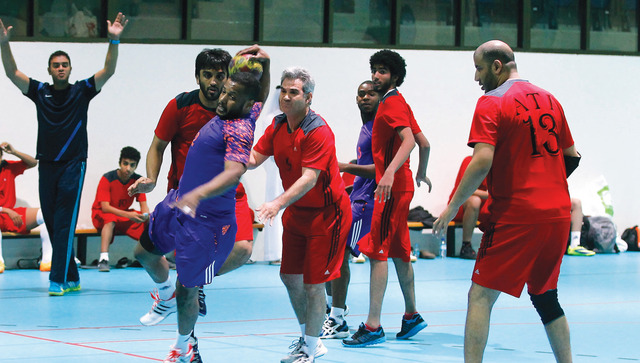 "جانب من منافسات كرة اليد في الدورة من المصدر"