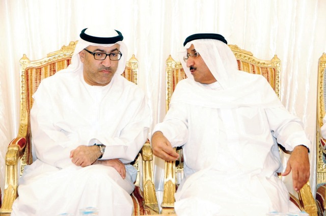 "عبد الرحمن العويس مقدماً العزاء في وفاة والدة ناصر المعلا"