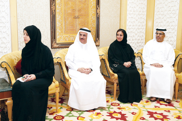 "لبنى القاسمي وسلطان المنصوري وعبيدالطاير وريم الهاشمي خلال اللقاء"