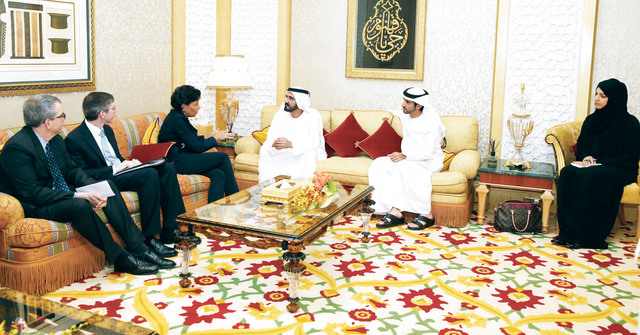 "محمد بن راشد خلال بحث العلاقات مع الوزيرة الاميركية والوفد المرافق بحضور حمدان بن محمد وريم الهاشمي"